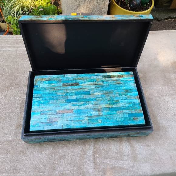 Set Of Two Elegant Storage Boxes in Polished Bone With a Dark Wood Interior. - Picture 13 of 14